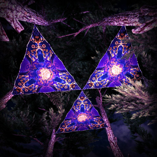 Magic Mushroom Werewolves UV-Triangles - TR02 - 3 Pieces - UV-Reactive Psychedelic Party Decoration - 3D Preview