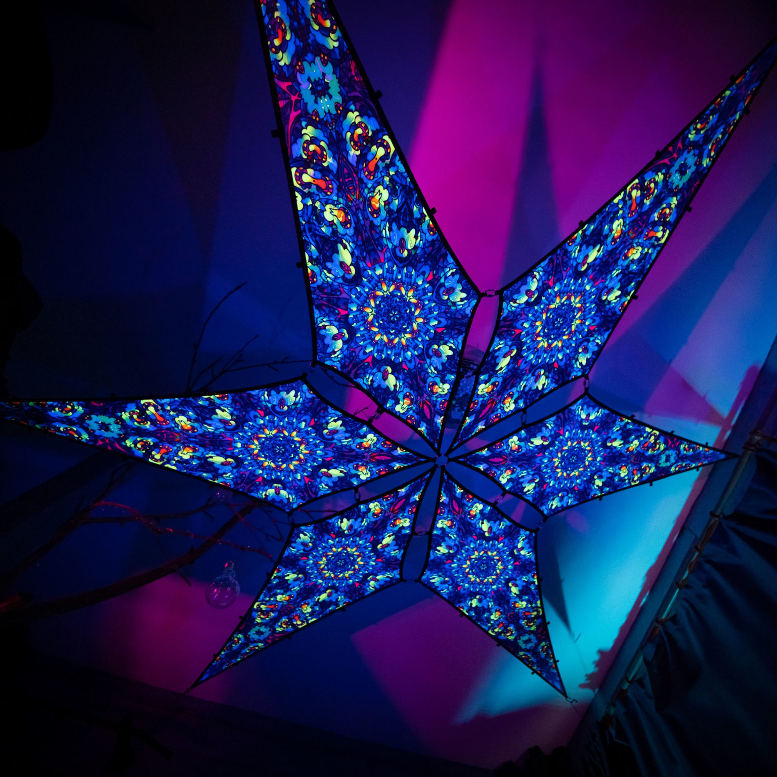 Dreamy Tanzanite - Psychedelic UV-Reactive Ceiling Decoration Canopy 6 Petals