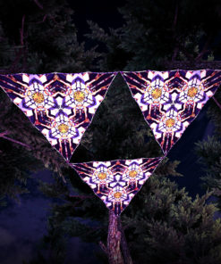 Winter Tale UV-Triangles WT-TR03 - 3 Pieces - UV-Reactive Psychedelic Party Decoration - 3D Preview