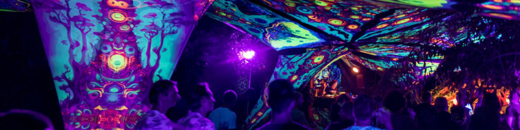 UV-Reactive Party Decorations for rent. Perfect for psychedelic trance parties and other electronic music events and gatherings. DJ stage, canopies and backdrops