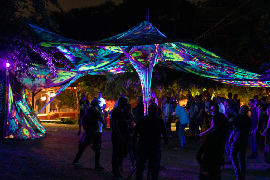 UV-Reactive Party Decorations for rent. Perfect for psychedelic trance parties and other electronic music events and gatherings. DJ stage, canopies and backdrops