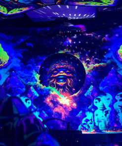 Mystic Spores - UV-Tapestry - Interior Photo in UV light
