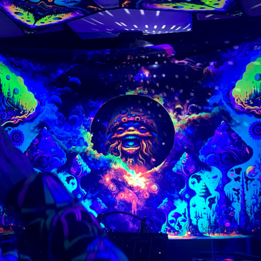 Mystic Spores - UV-Tapestry - Interior Photo in UV light