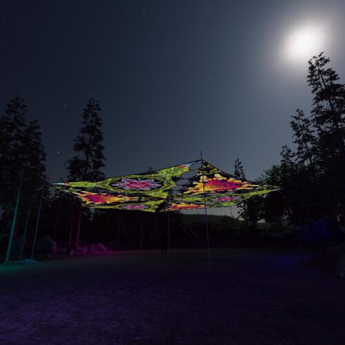 HN-TR02 and HN-TR03 - 6 Triangles Canopy Set - UV-Reactive Flurescent Ceiling Decoration - 3D-Preview